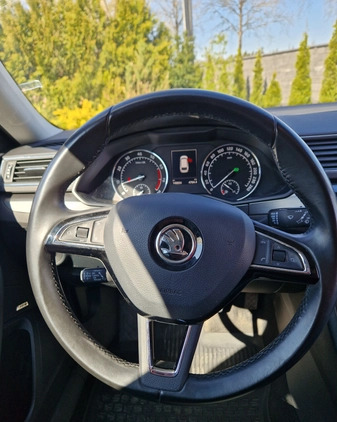 Skoda Superb cena 69900 przebieg: 150000, rok produkcji 2016 z Kamieńsk małe 277
